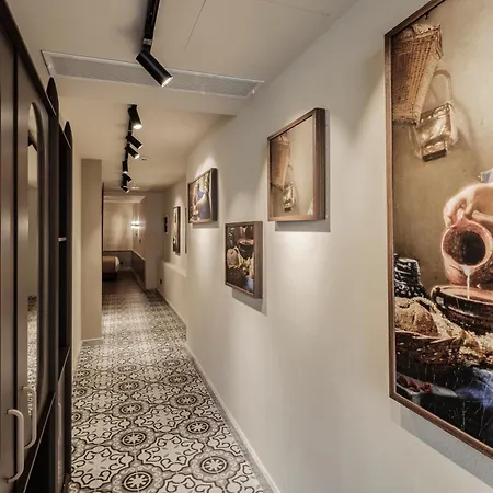 1926 La Galerie Boutique Art