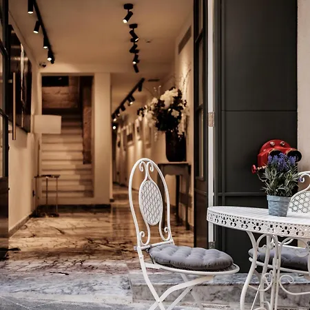 1926 La Galerie Boutique Art מלון